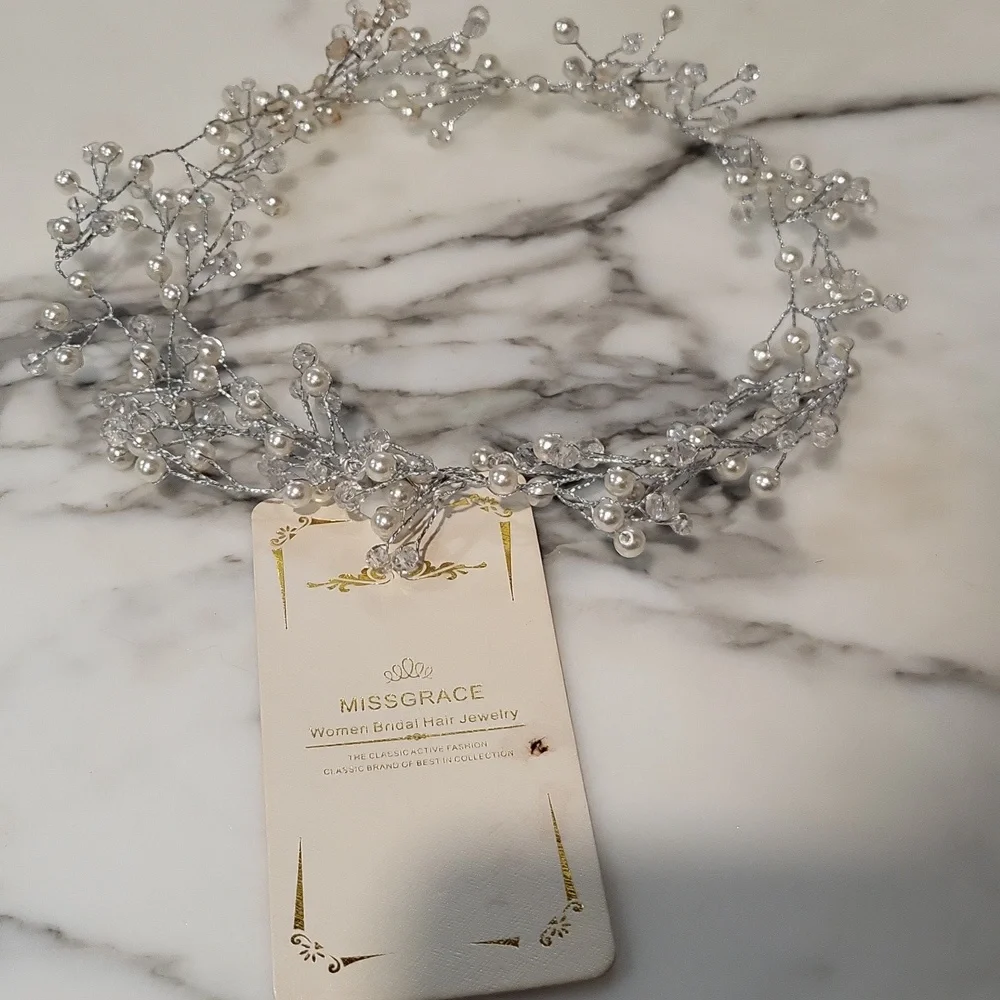 Boutique Crystal & Pearl Bridal Vine Hair Piece Jewelry Accessory 🤍 - Picture 2 of 6